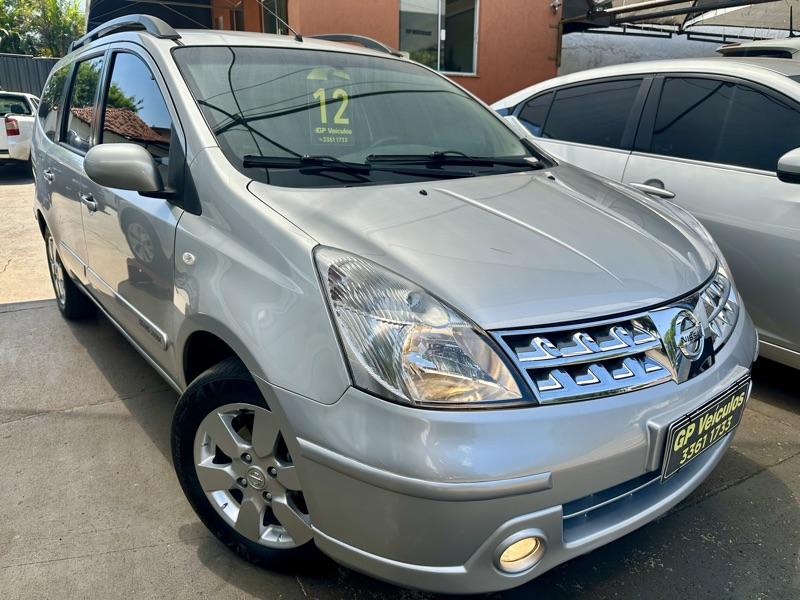 NISSAN Grand Livina - Foto