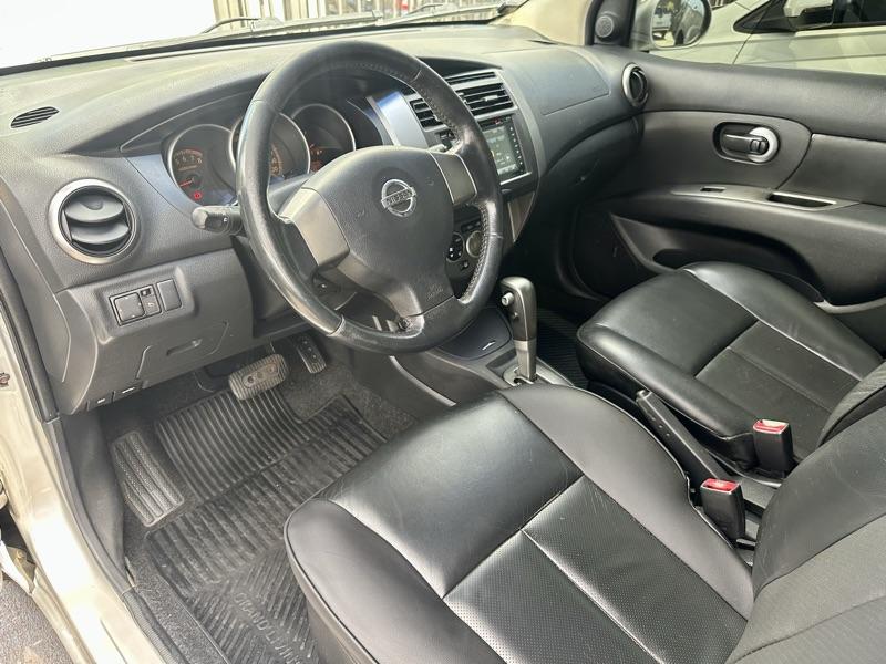 NISSAN Grand Livina - Foto