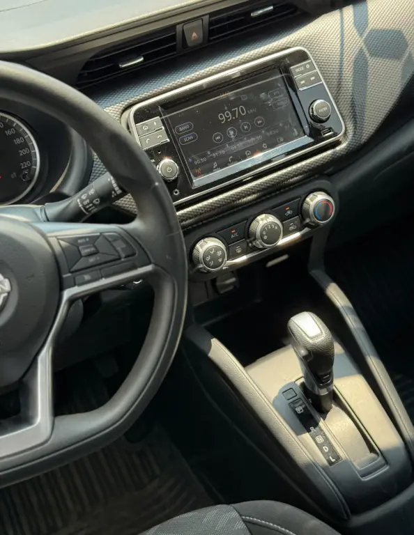 NISSAN Kicks - Miniatura