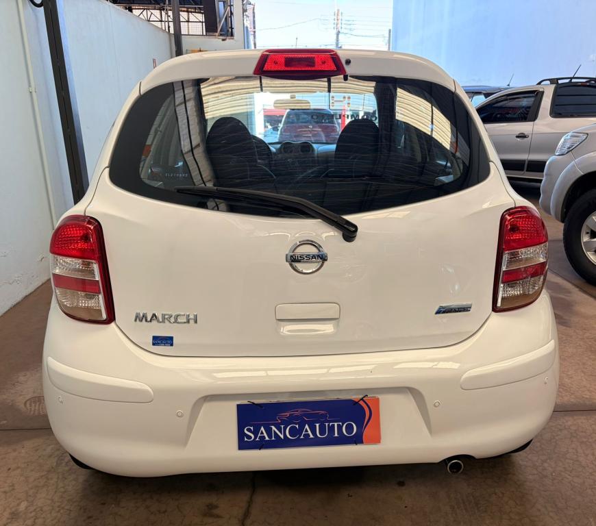 NISSAN March - Foto