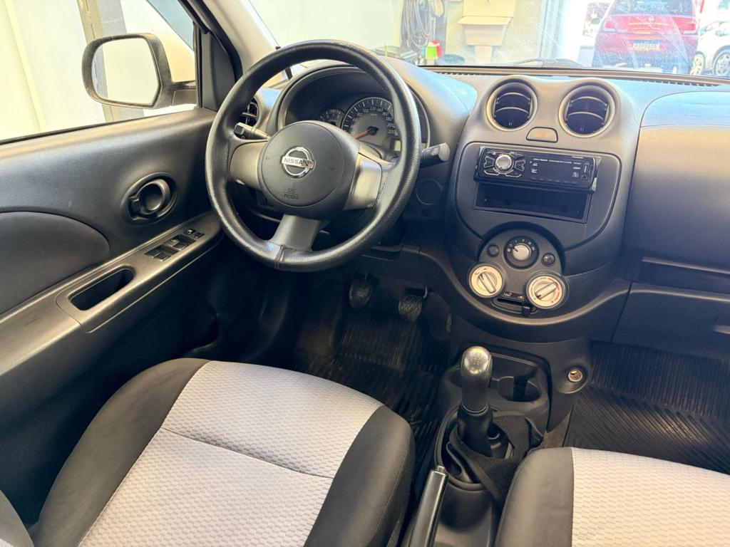 NISSAN March - Foto