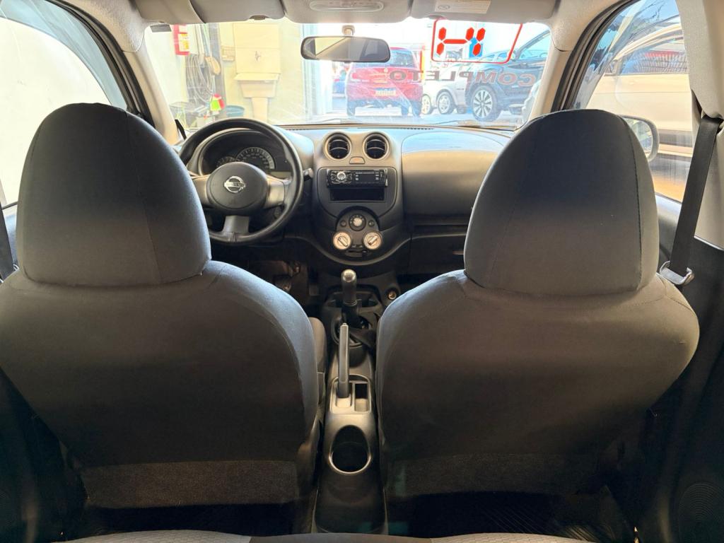 NISSAN March - Foto