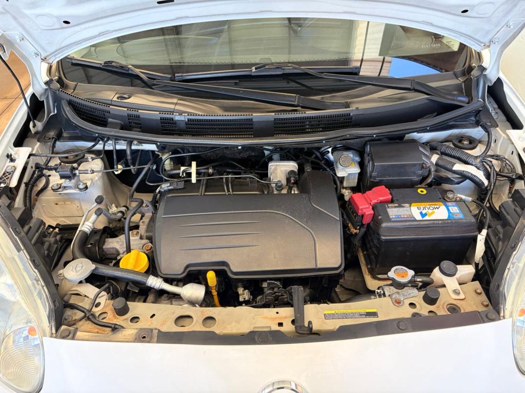 NISSAN March - Foto