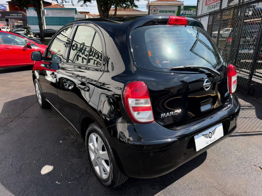 NISSAN March - Foto
