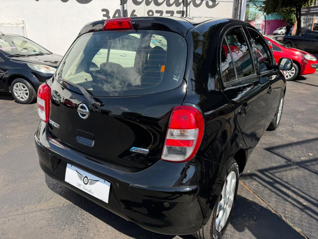NISSAN March - Foto