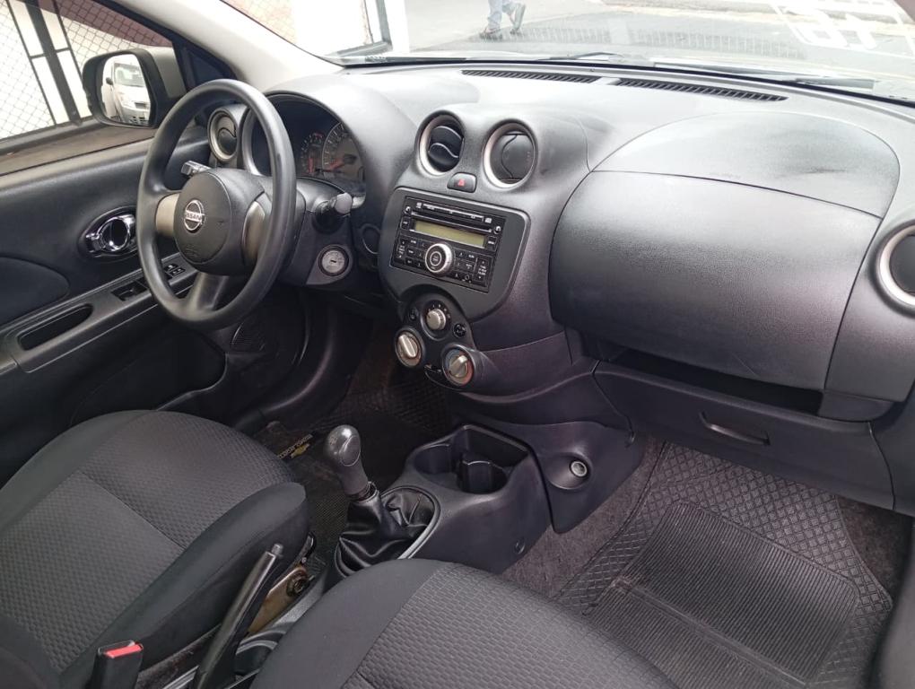 NISSAN March - Foto