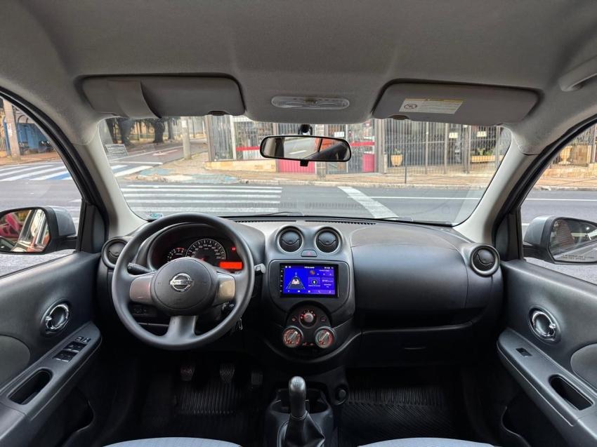 NISSAN March - Foto