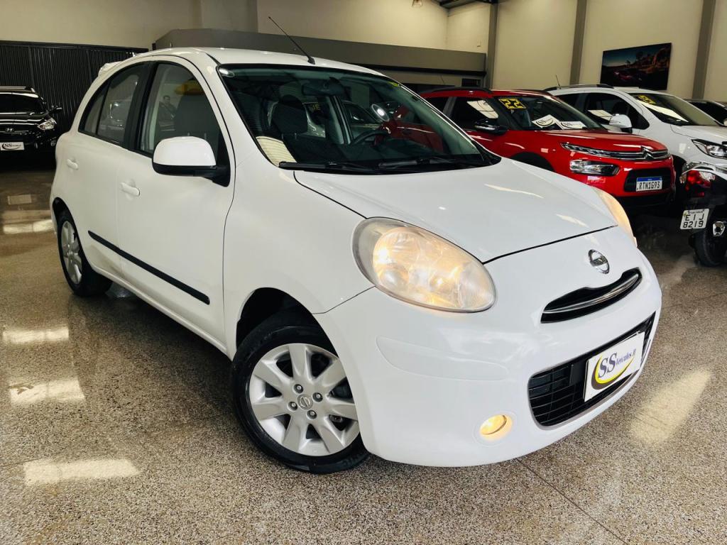 NISSAN March - Foto