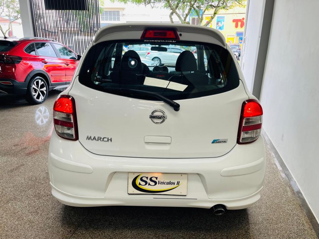 NISSAN March - Foto