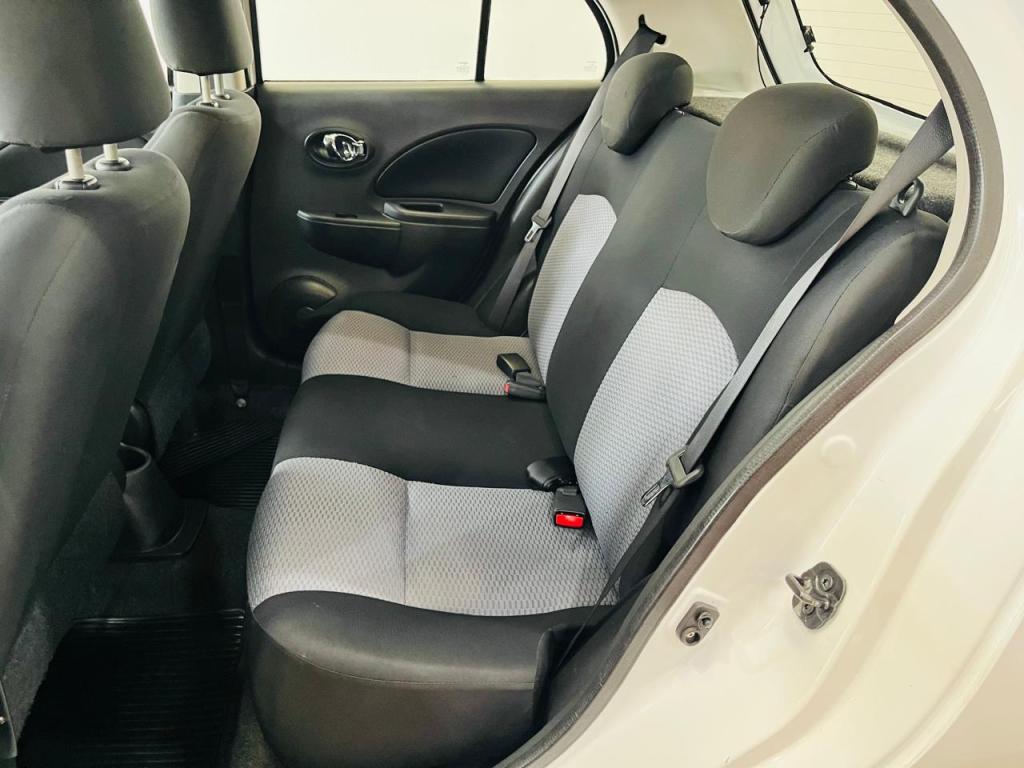 NISSAN March - Foto