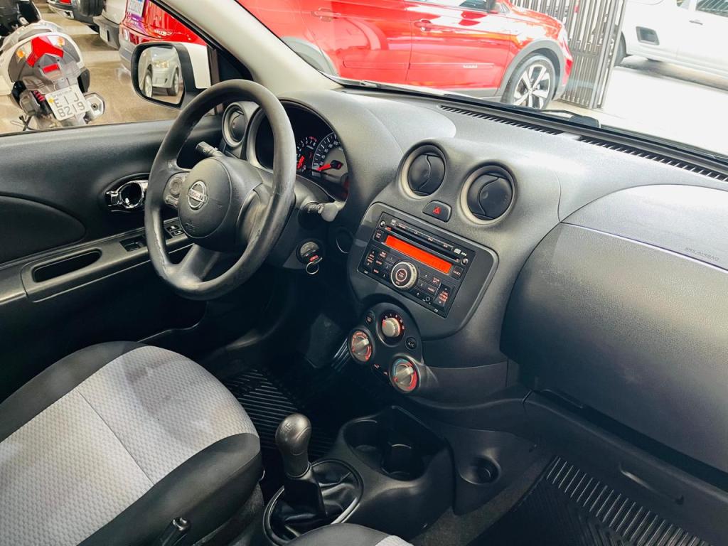NISSAN March - Foto