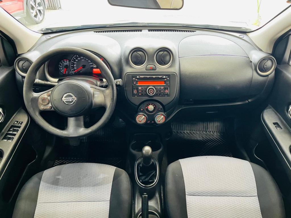 NISSAN March - Foto