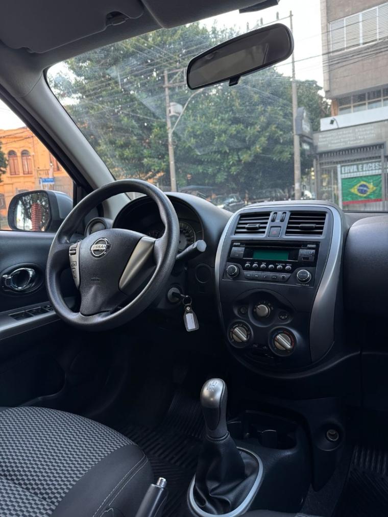 NISSAN March - Foto