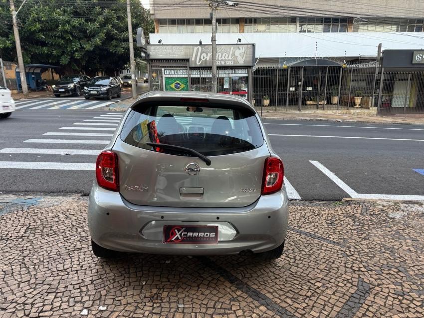NISSAN March - Foto
