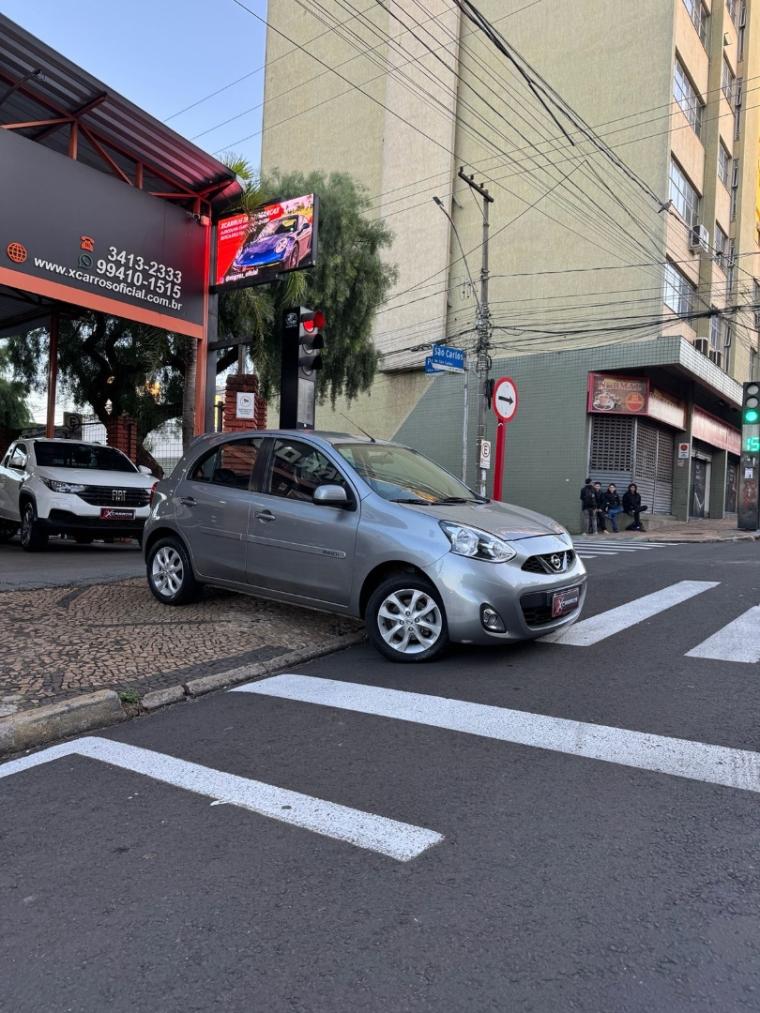 NISSAN March - Foto