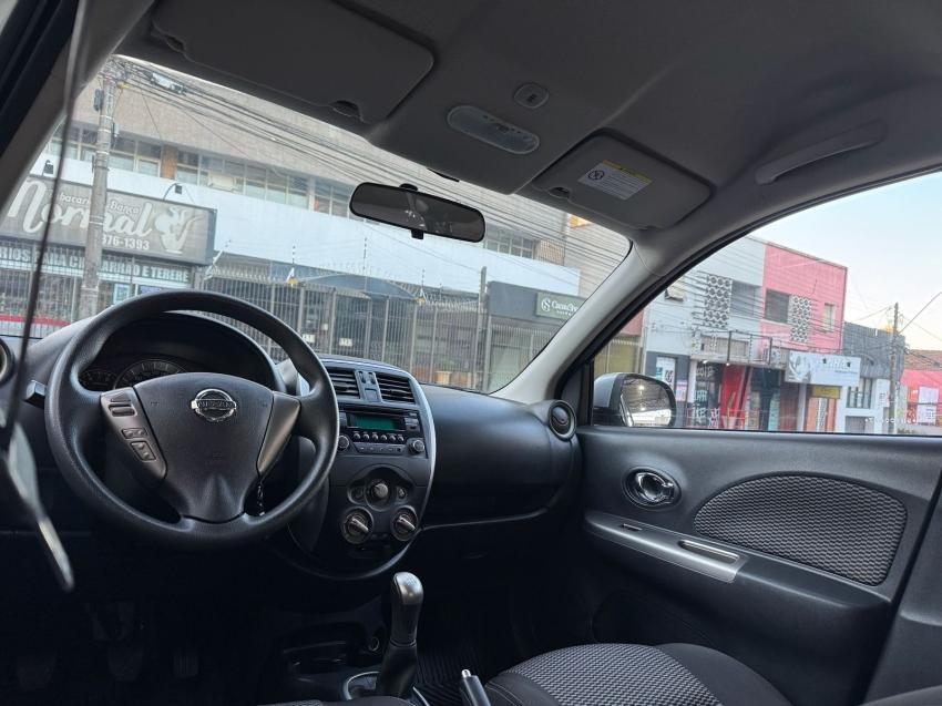 NISSAN March - Foto