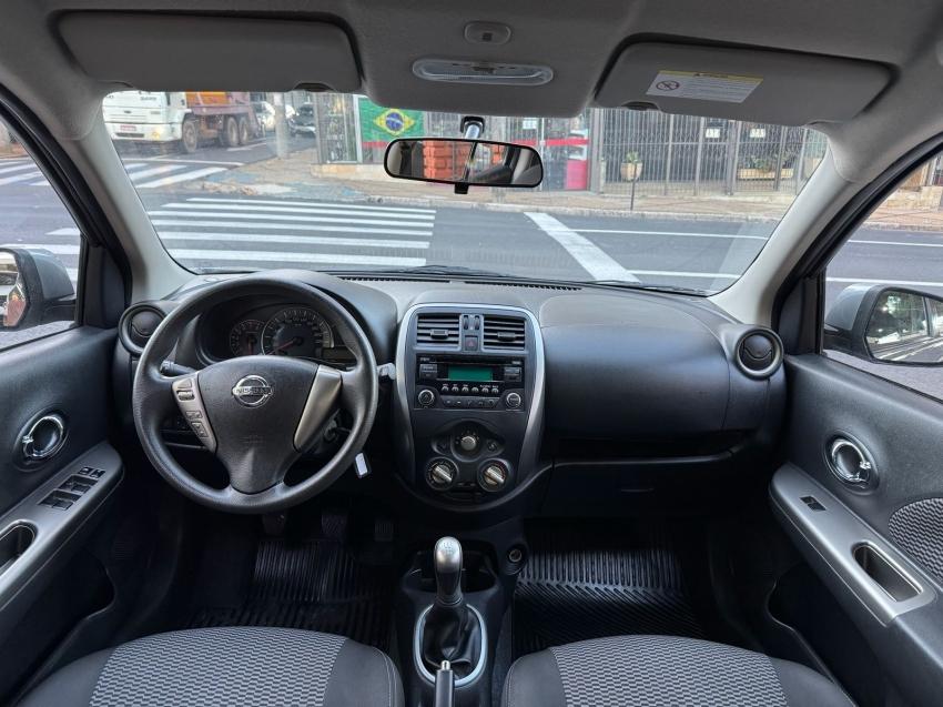 NISSAN March - Foto