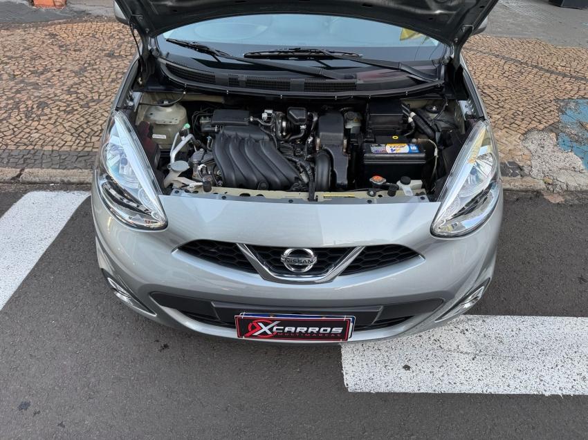 NISSAN March - Foto