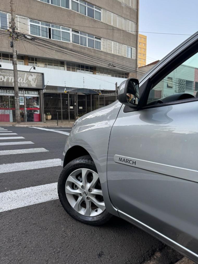 NISSAN March - Foto