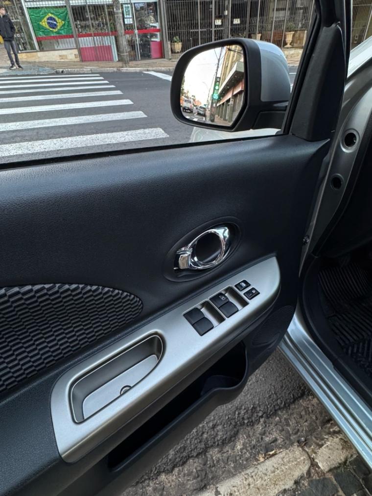 NISSAN March - Foto