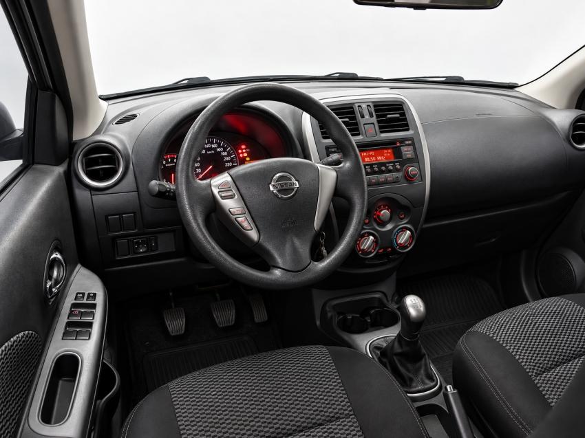 NISSAN March - Foto