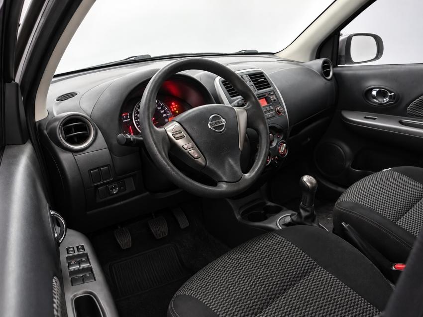 NISSAN March - Foto