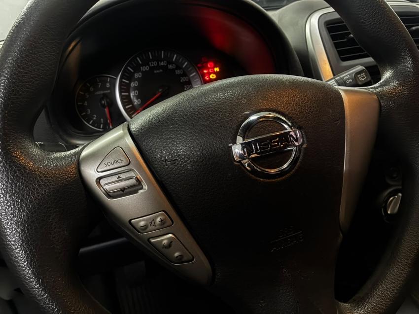 NISSAN March - Foto