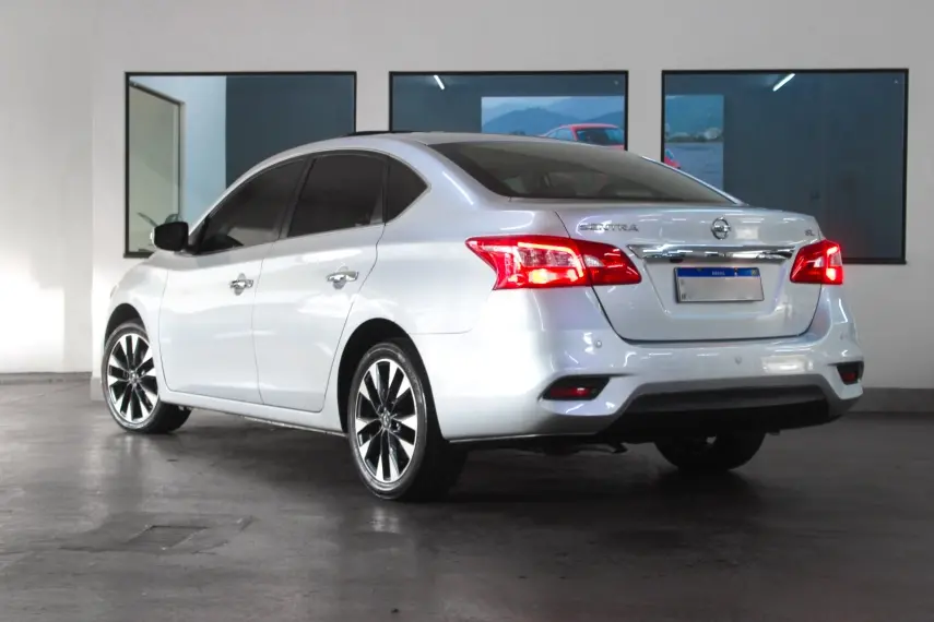 NISSAN Sentra - Foto