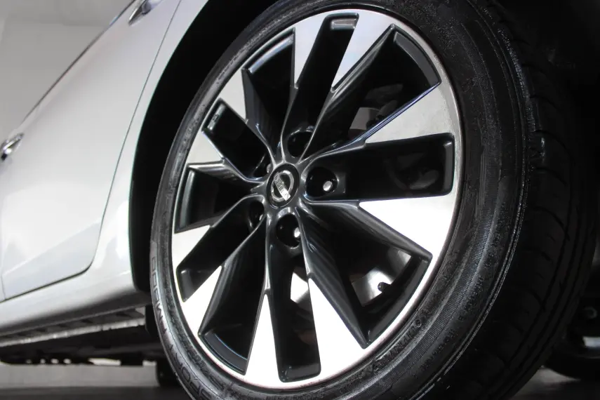 NISSAN Sentra - Foto