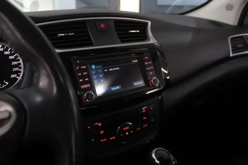 NISSAN Sentra - Foto