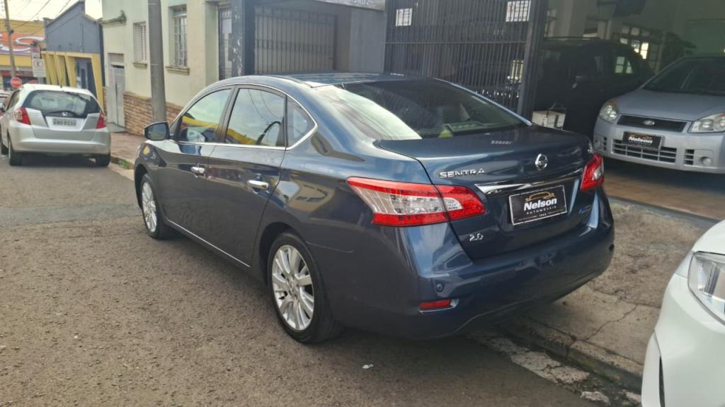 NISSAN Sentra - Foto