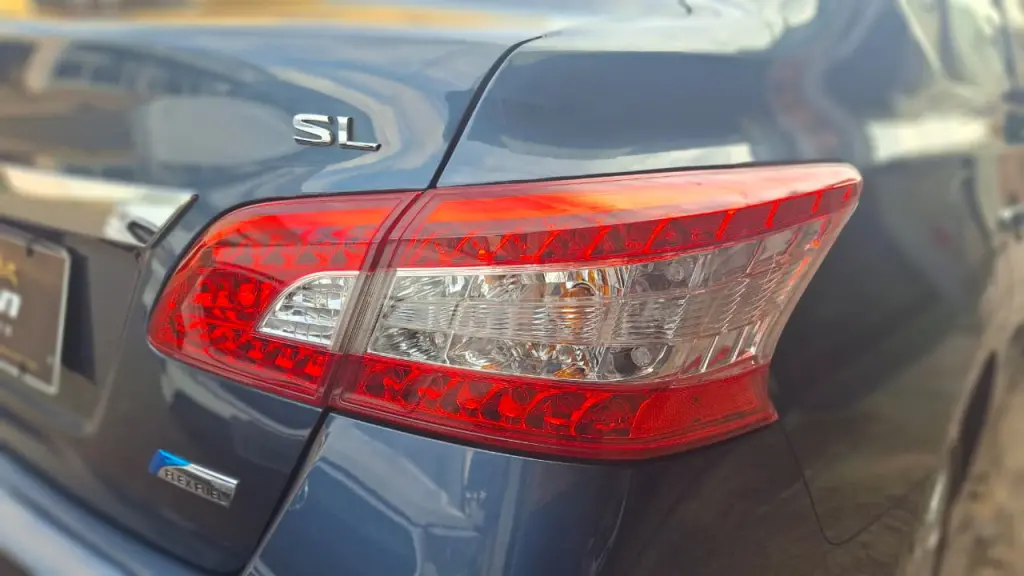 NISSAN Sentra - Foto