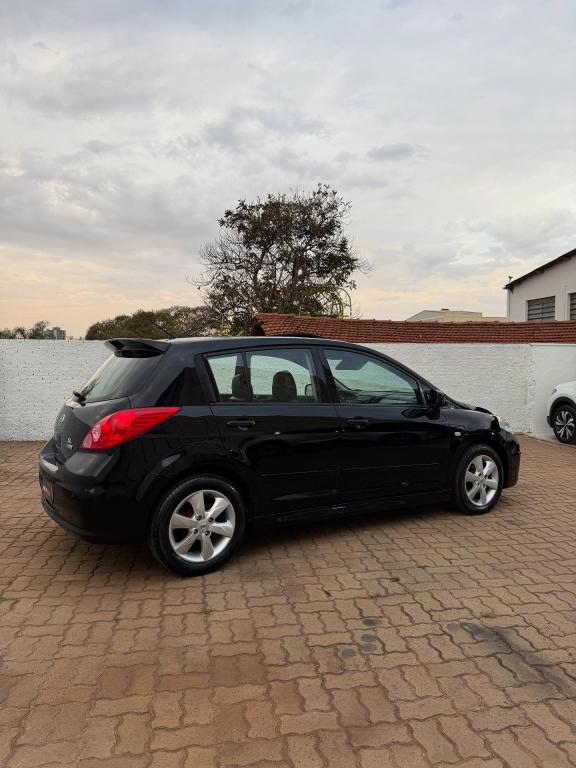 NISSAN Tiida Hatch - Miniatura