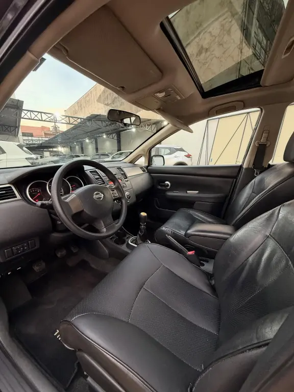 NISSAN Tiida Hatch - Miniatura
