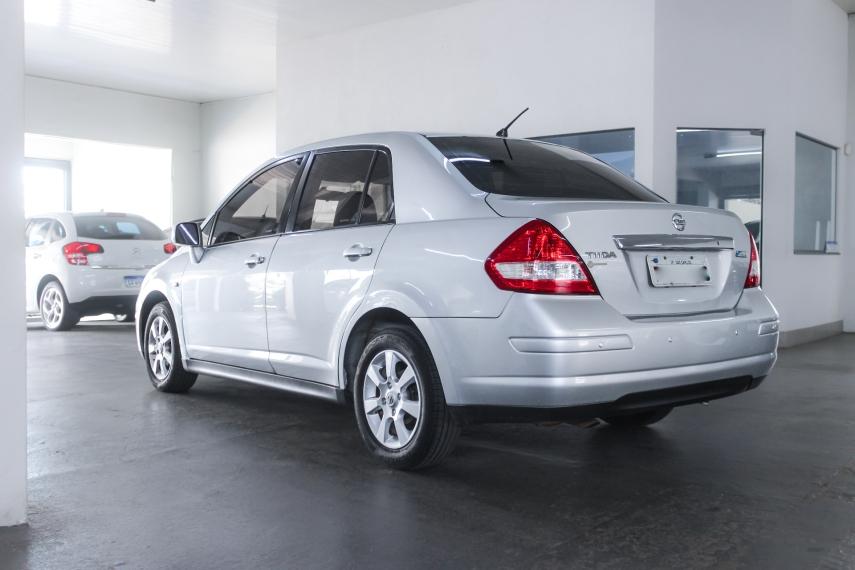 NISSAN Tiida Sedan - Foto