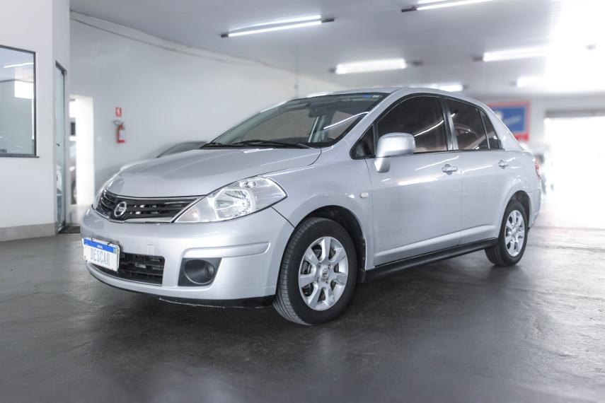 NISSAN Tiida Sedan - Foto