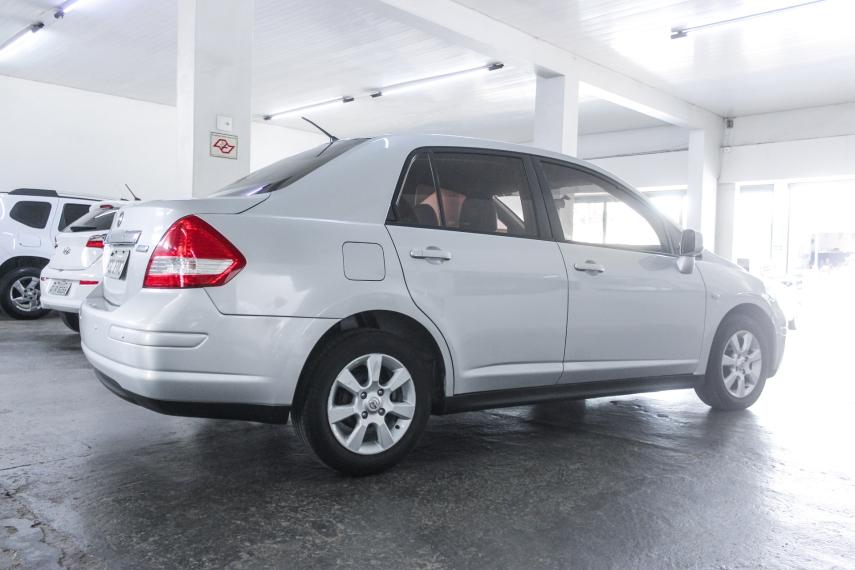 NISSAN Tiida Sedan - Foto