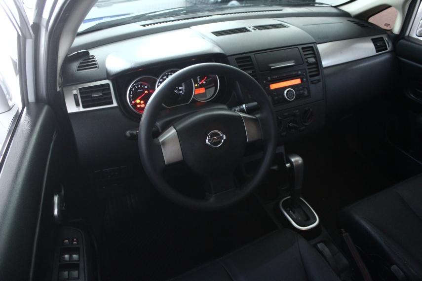 NISSAN Tiida Sedan - Foto