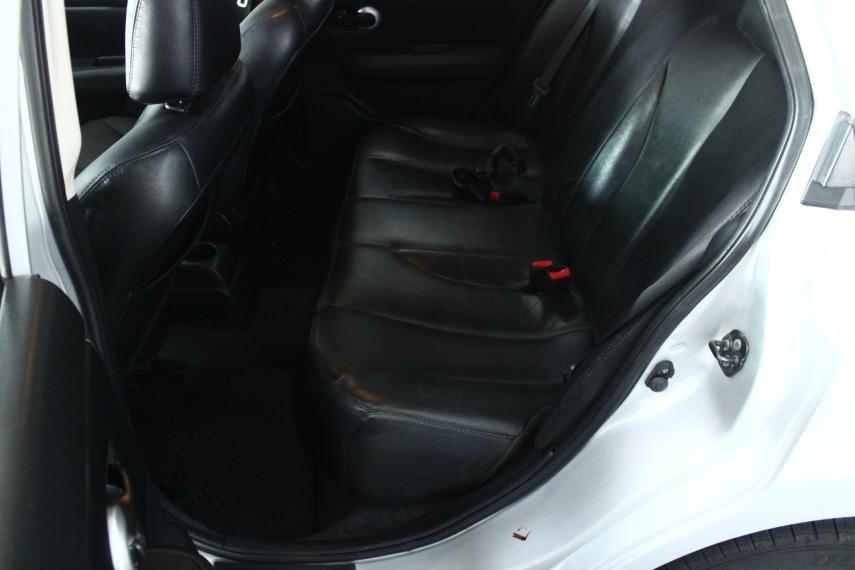 NISSAN Tiida Sedan - Foto