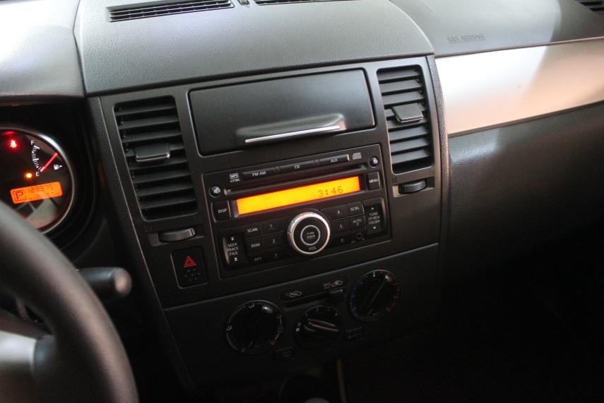 NISSAN Tiida Sedan - Foto