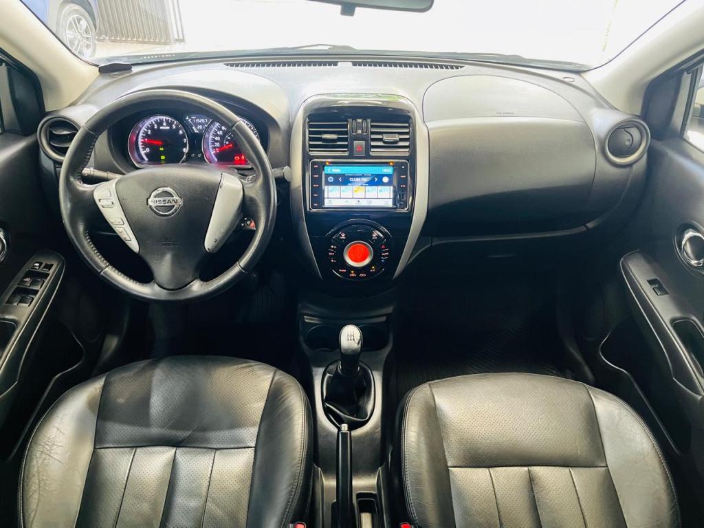 NISSAN Versa Sedan - Foto