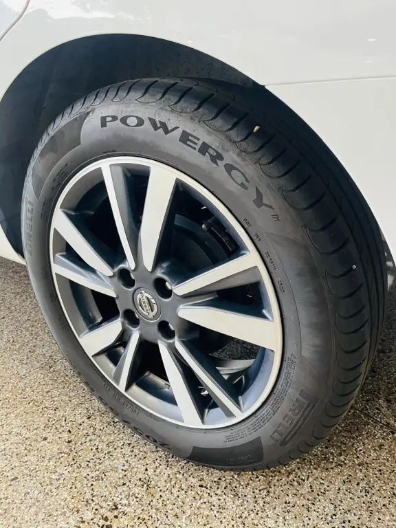 NISSAN Versa Sedan - Foto