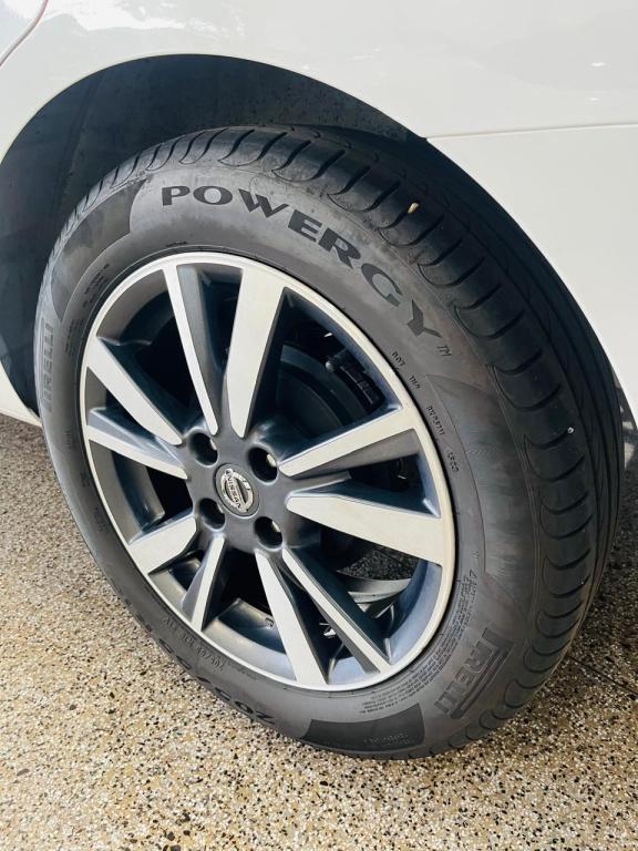 NISSAN Versa Sedan - Foto