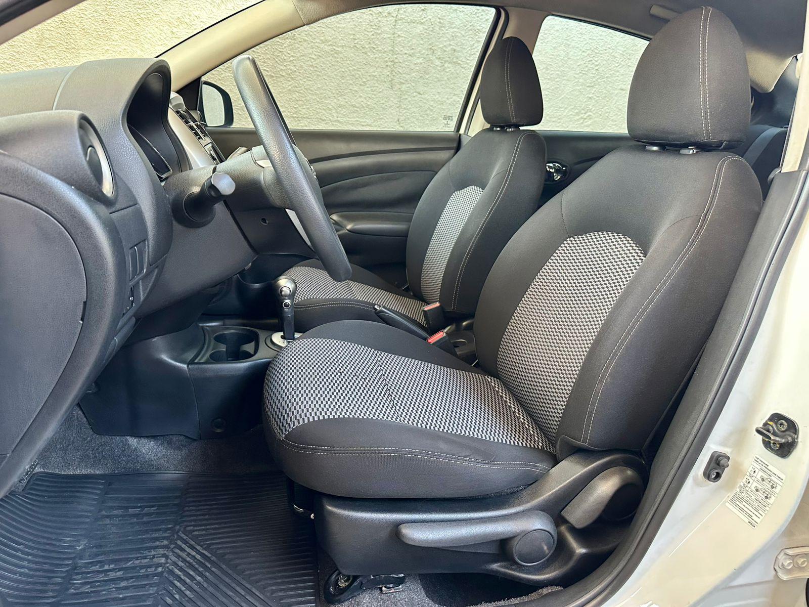 NISSAN Versa Sedan - Foto