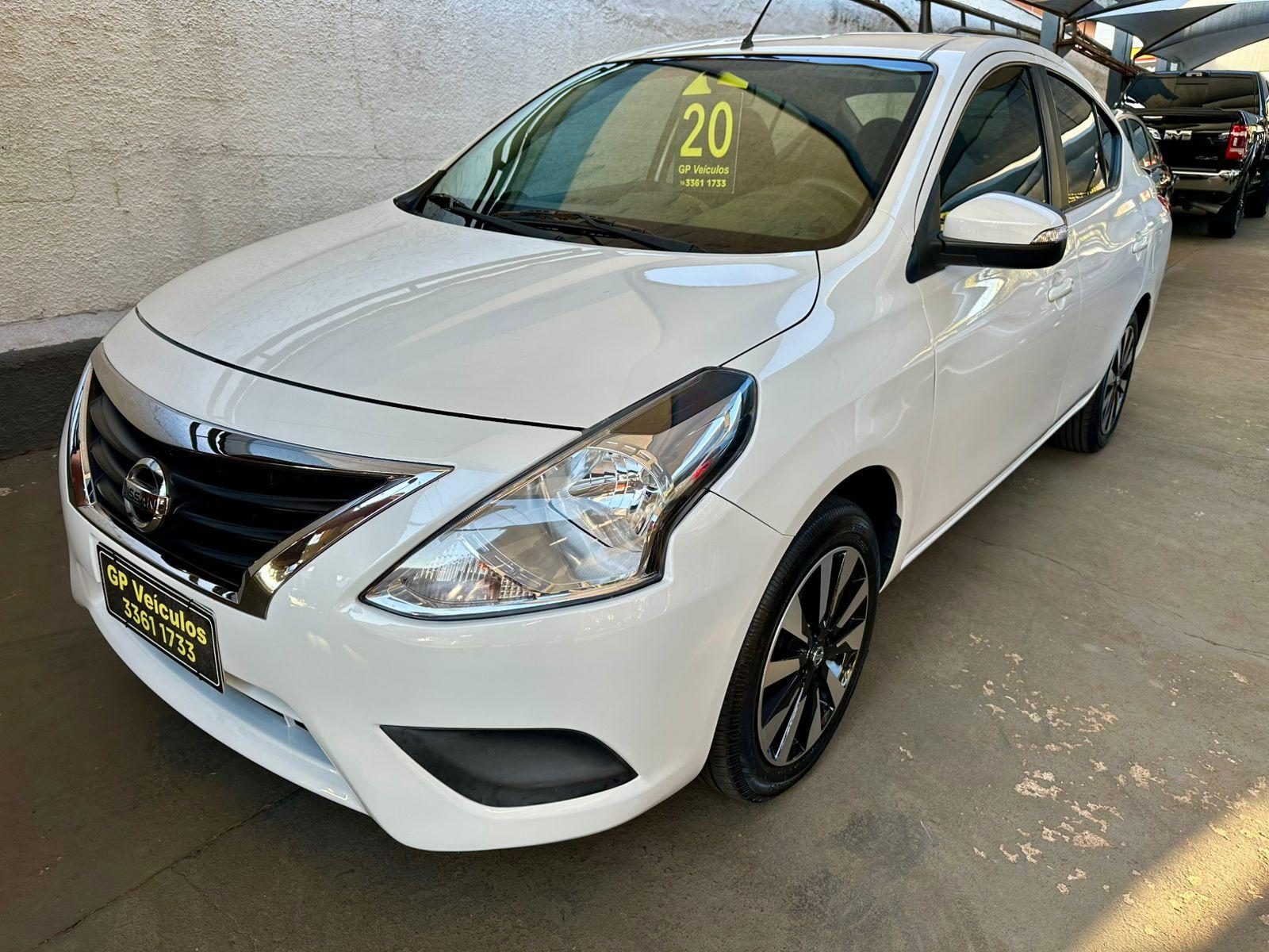 NISSAN Versa Sedan - Foto