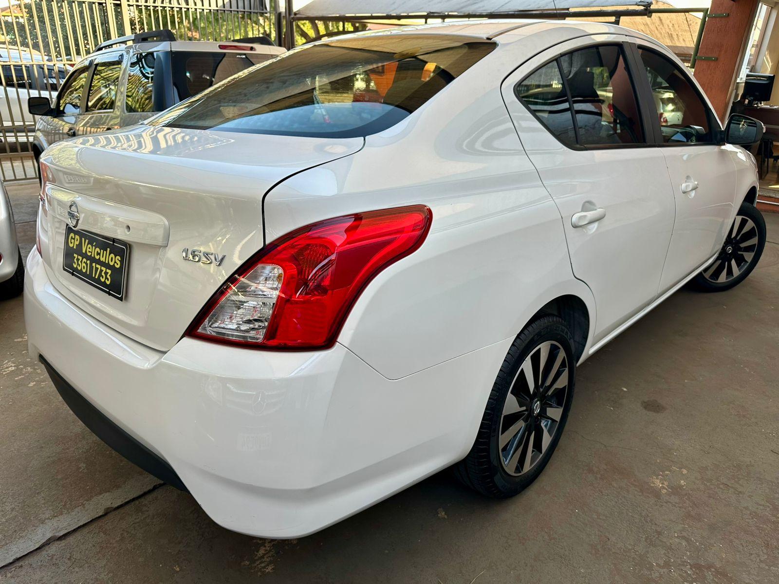 NISSAN Versa Sedan - Foto