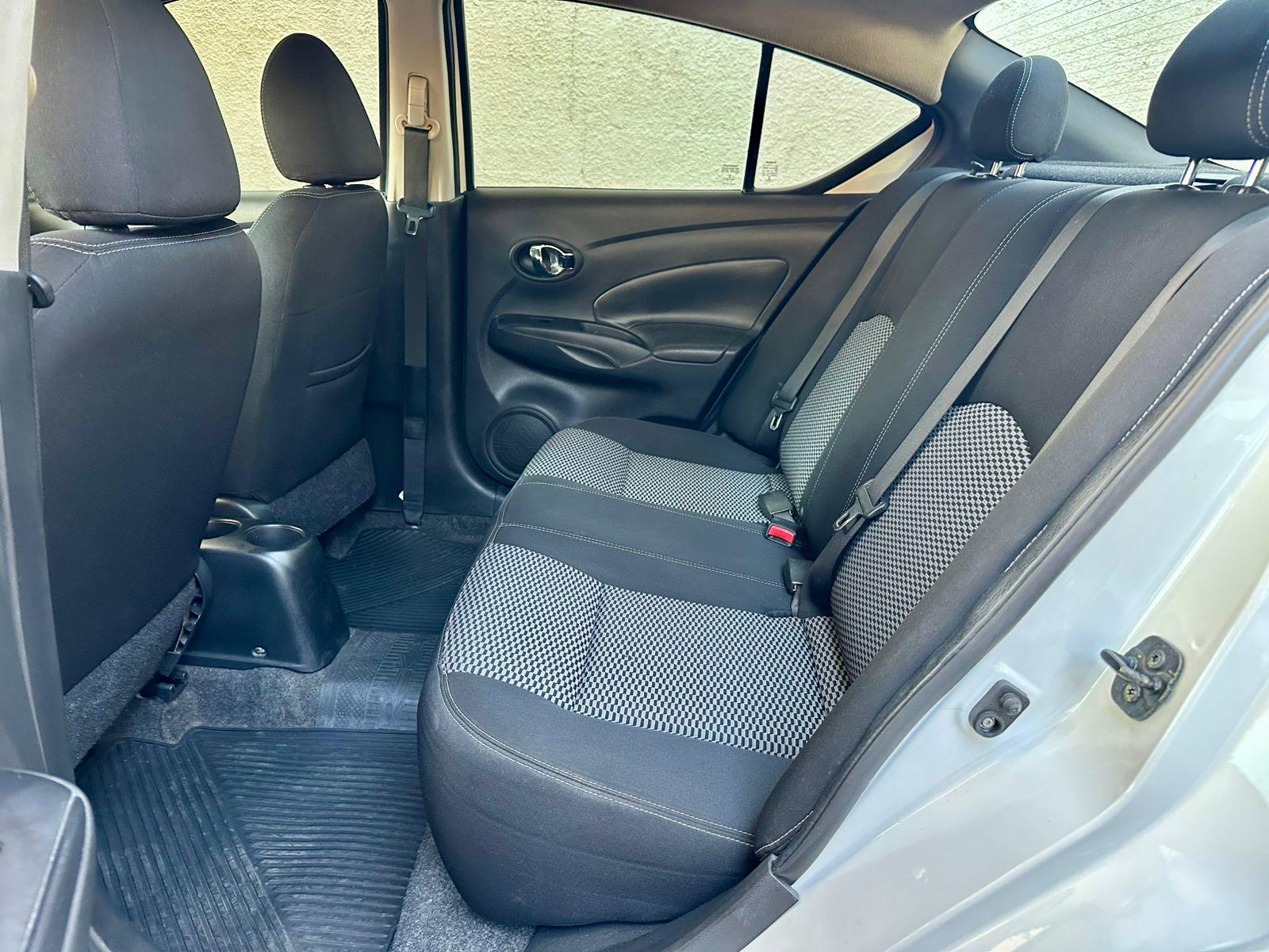 NISSAN Versa Sedan - Foto