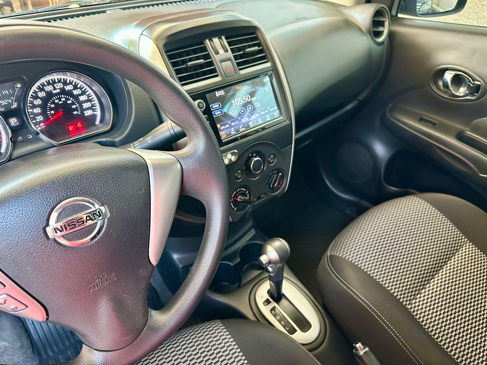 NISSAN Versa Sedan - Foto