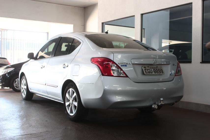 NISSAN Versa Sedan - Foto