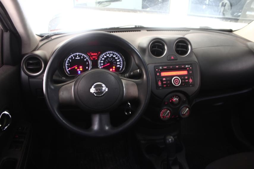 NISSAN Versa Sedan - Foto